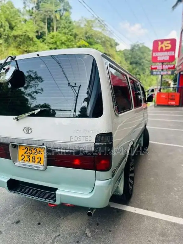 Toyota Dolphin 1993 Van (Used)