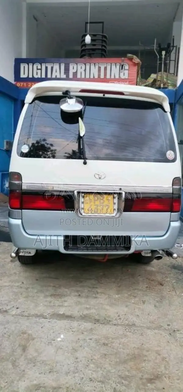 Toyota Dolphin 2002 Van (Used)