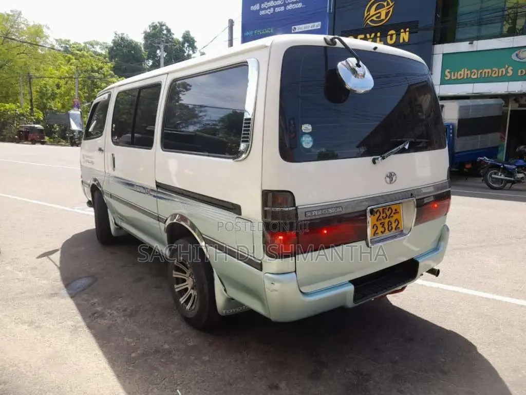 Toyota Dolphin 1993 Van (Used)