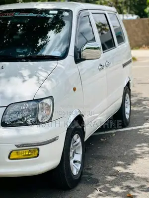 Toyota Noah KR42 2001 Van (Used)