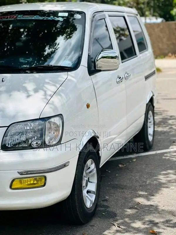 Toyota Noah KR42 2001 Van (Used)