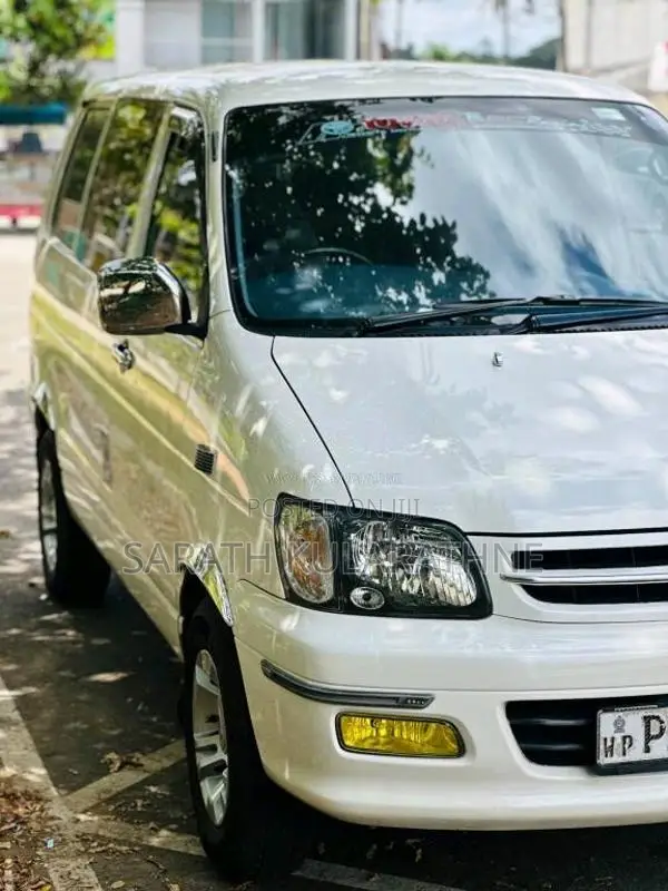 Toyota Noah KR42 2001 Van (Used)