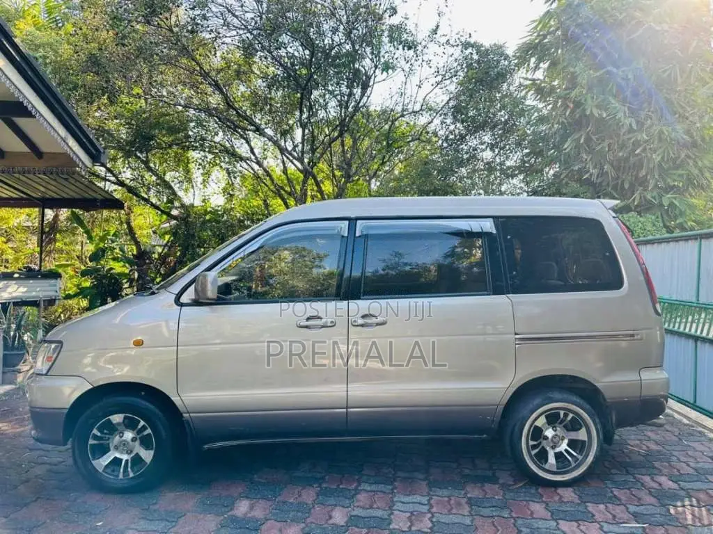 Toyota Noah CR 40 2008 Van (Used)