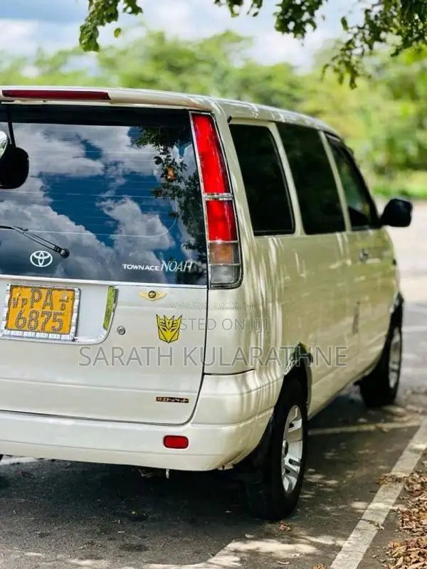Toyota Noah KR42 2001 Van (Used)
