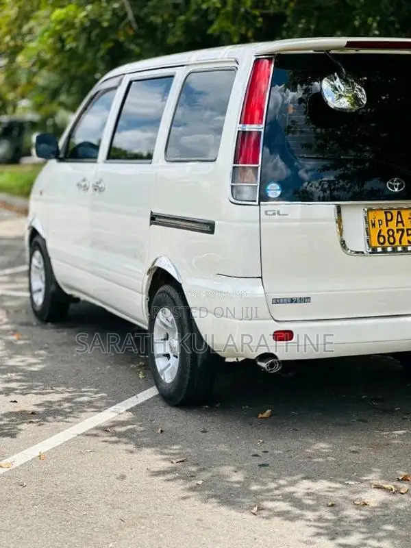 Toyota Noah KR42 2001 Van (Used)