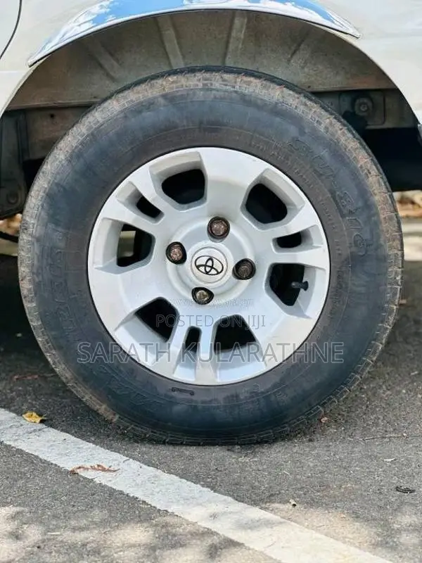 Toyota Noah KR42 2001 Van (Used)