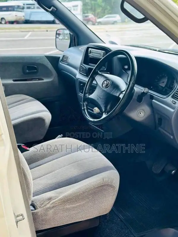 Toyota Noah KR42 2001 Van (Used)