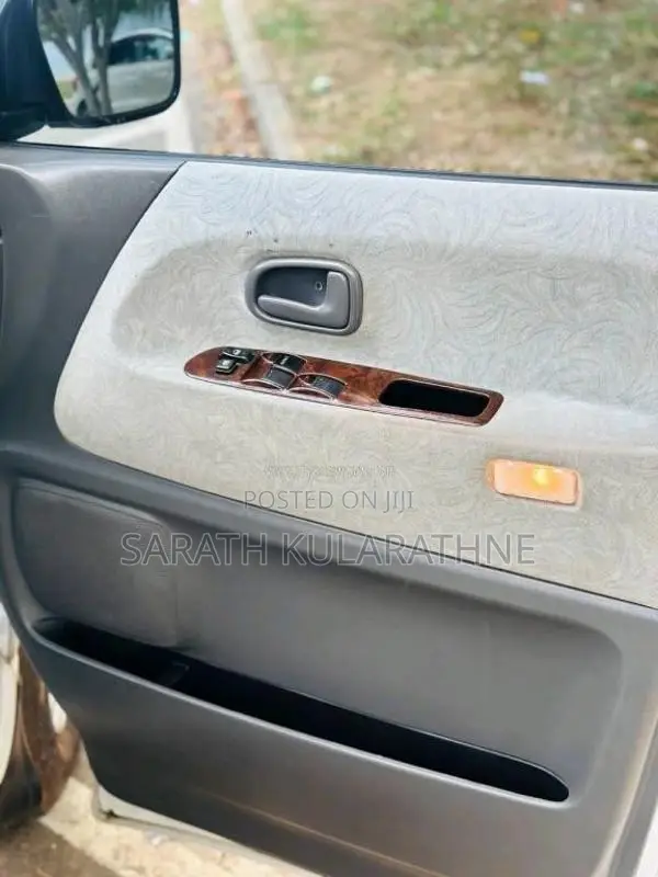 Toyota Noah KR42 2001 Van (Used)