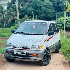 Nissan Serena 1998 Van (Used)