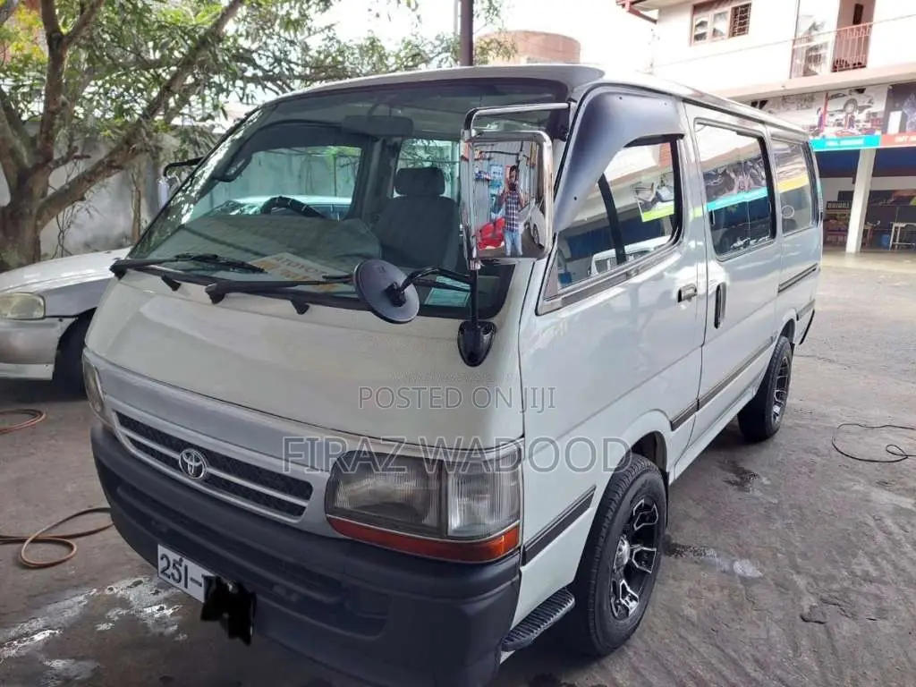 Toyota LH 103 Dolphin 1995 Van (Used)