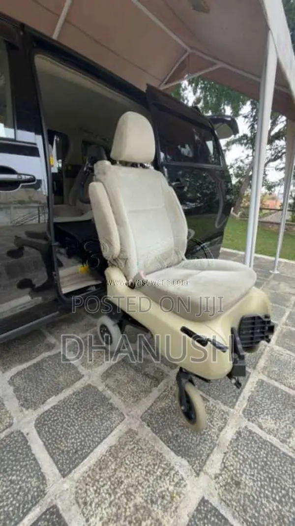 Toyota Estima 2008 Van (Used)