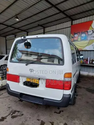 Toyota LH 103 Dolphin 1995 Van (Used)