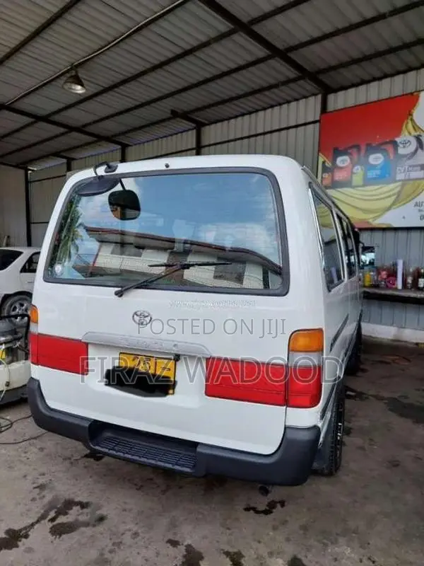 Toyota LH 103 Dolphin 1995 Van (Used)