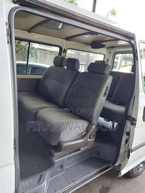 Toyota LH 103 Dolphin 1995 Van (Used)