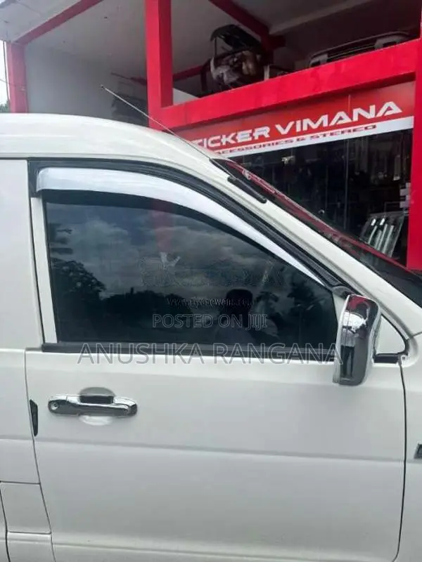 Toyota Noah 2002 Van (Used)