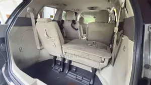 Toyota Estima 2008 Van (Used)