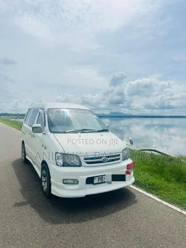 Toyota Noah 2002 Van (Used)