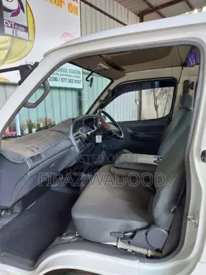 Toyota LH 103 Dolphin 1995 Van (Used)