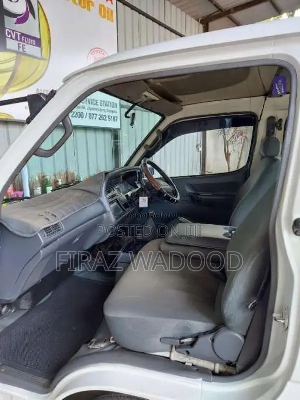 Toyota LH 103 Dolphin 1995 Van (Used)