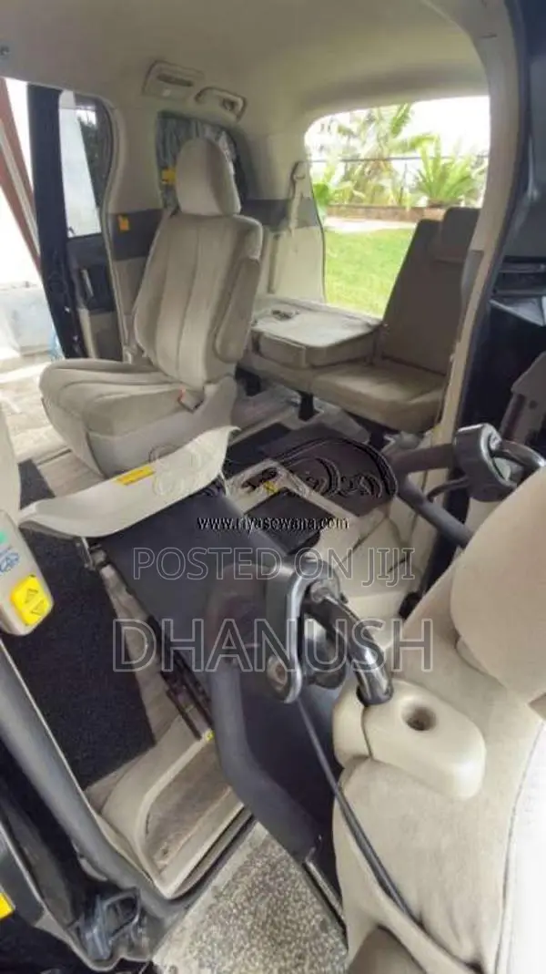 Toyota Estima 2008 Van (Used)