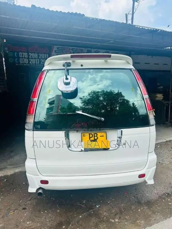Toyota Noah 2002 Van (Used)