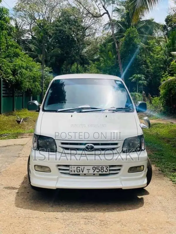 Toyota Noah 2000 Van (Used)