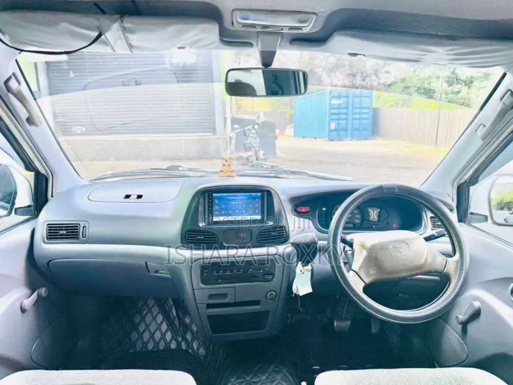 Toyota Noah 2000 Van (Used)