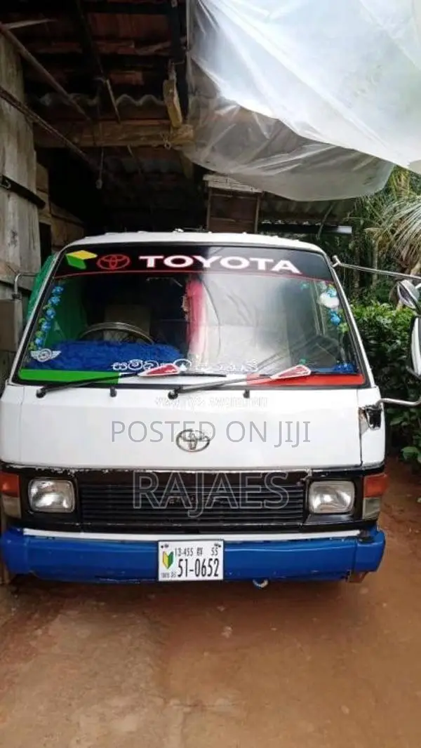 Toyota HIACE 1984 Van (Used)