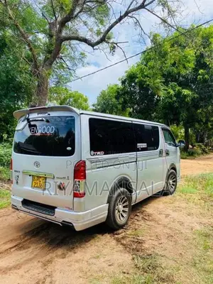 Toyota KDH 2006 Van (Used)