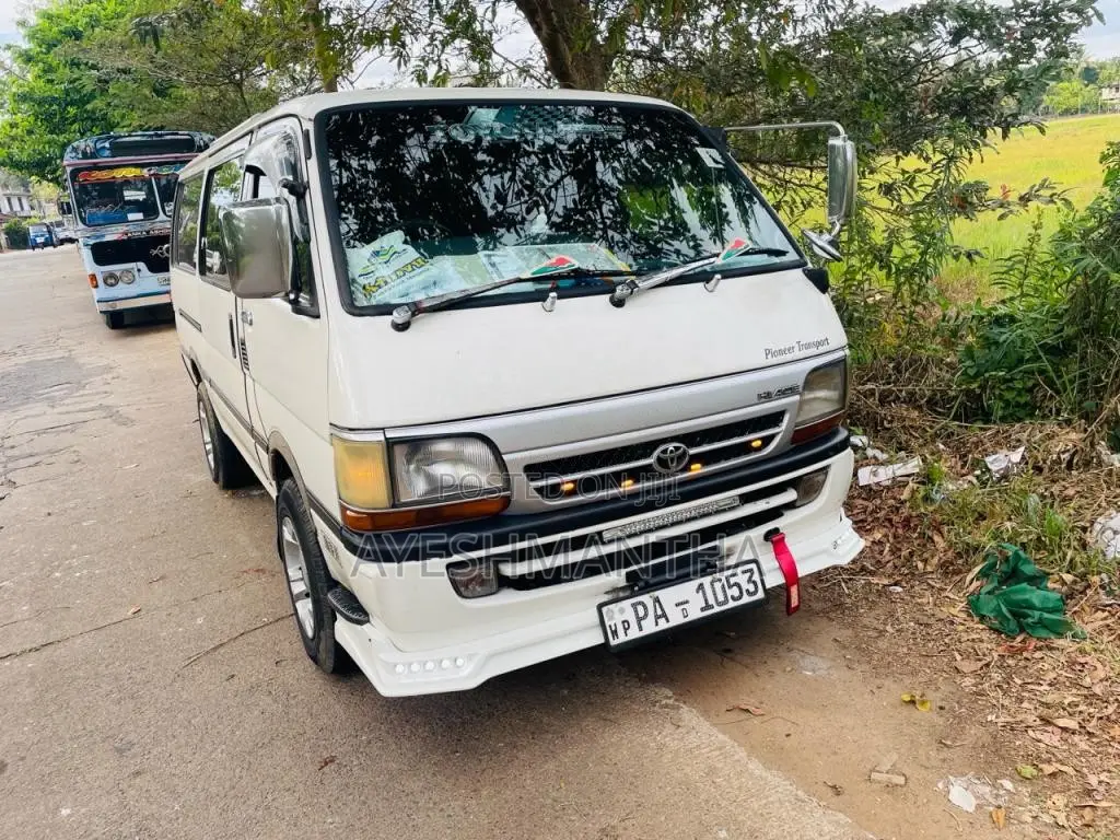 Toyota Dolphin 2000 Van (Used)