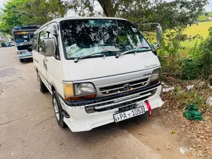 Toyota Dolphin 2000 Van (Used)