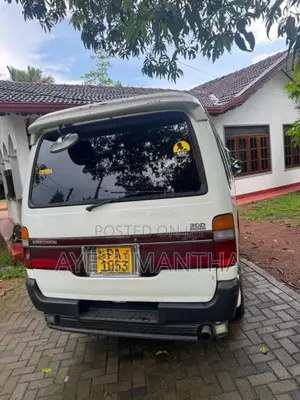 Toyota Dolphin 2000 Van (Used)