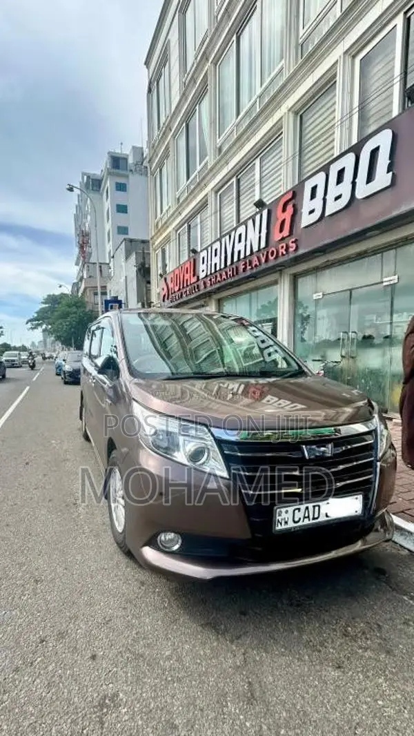 Toyota Noah 2014 Van (Used)