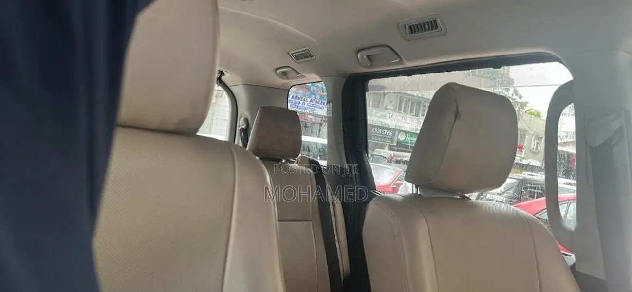Toyota Noah 2014 Van (Used)