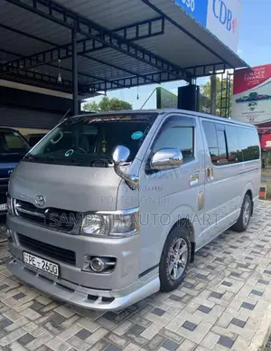 Toyota Kdh Trh 2006 Van (Used)