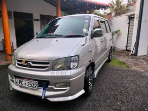 Toyota Noah 2002 Van (Used)