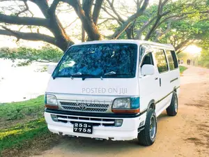 Toyota Dolphin 113 1995 Van (Used)
