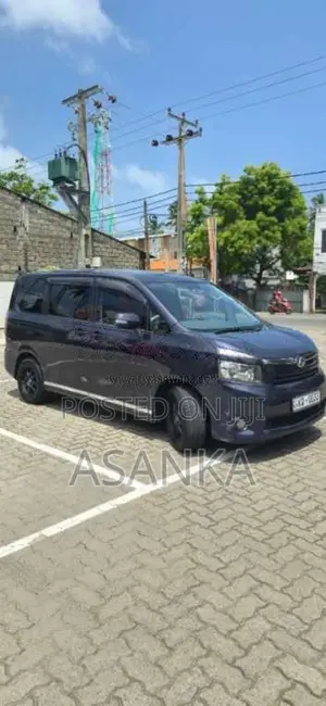 Toyota Voxy 2007 Van (Used)