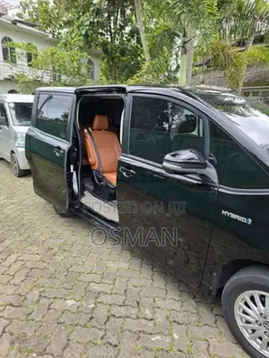 Toyota Noah Voxy 2014 Van (Used)