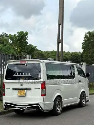 Toyota KDH 200 2005 Van (Used)