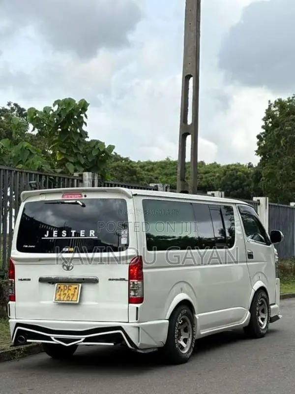 Toyota KDH 200 2005 Van (Used)