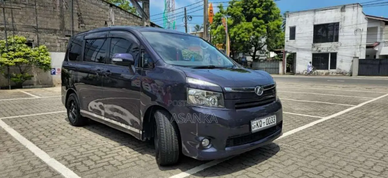 Toyota Voxy 2007 Van (Used)