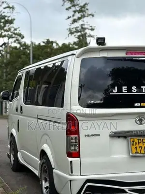 Toyota KDH 200 2005 Van (Used)
