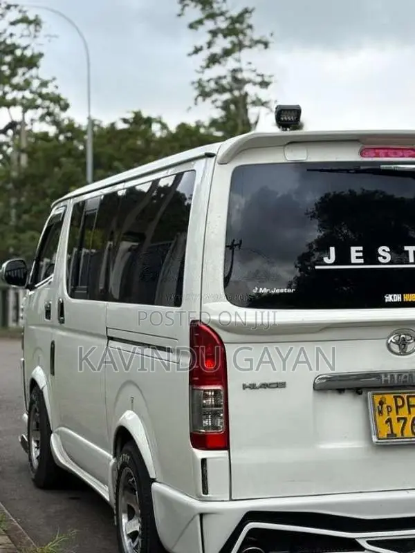 Toyota KDH 200 2005 Van (Used)