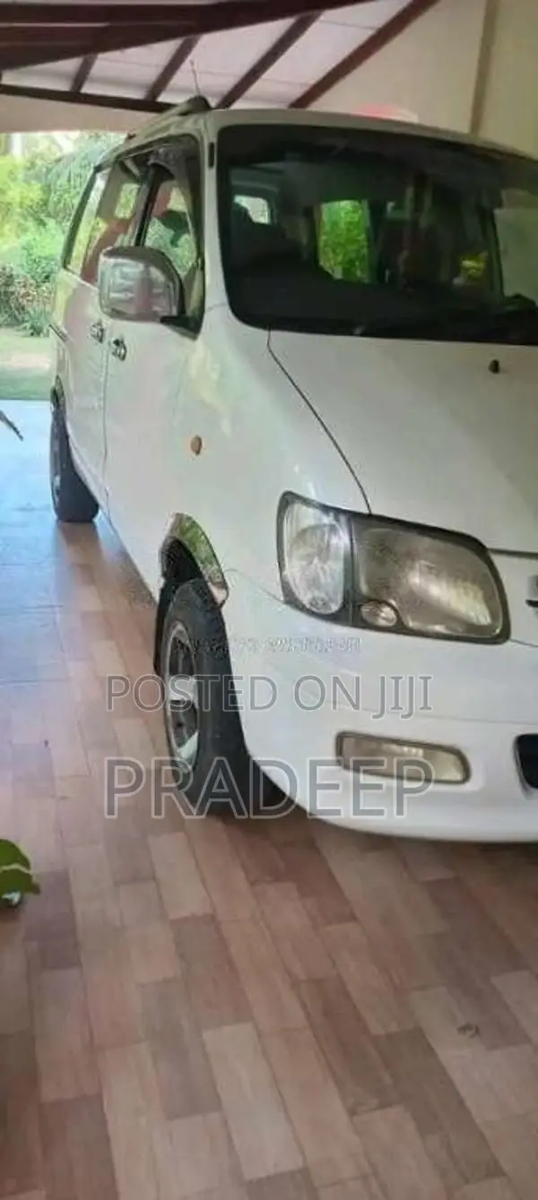 Toyota Noah 1999 Van (Used)