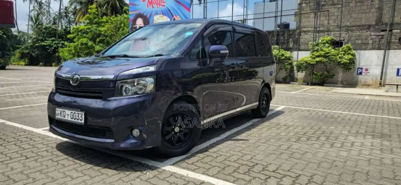 Toyota Voxy 2007 Van (Used)