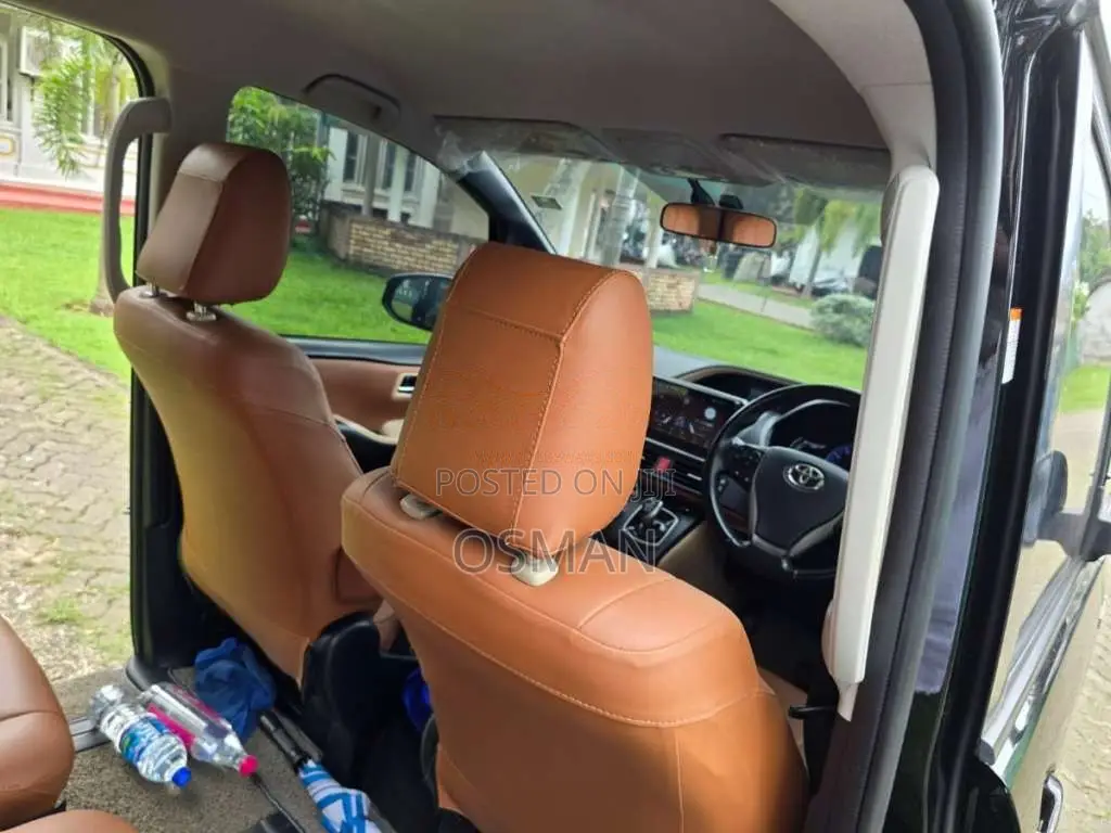 Toyota Noah Voxy 2014 Van (Used)