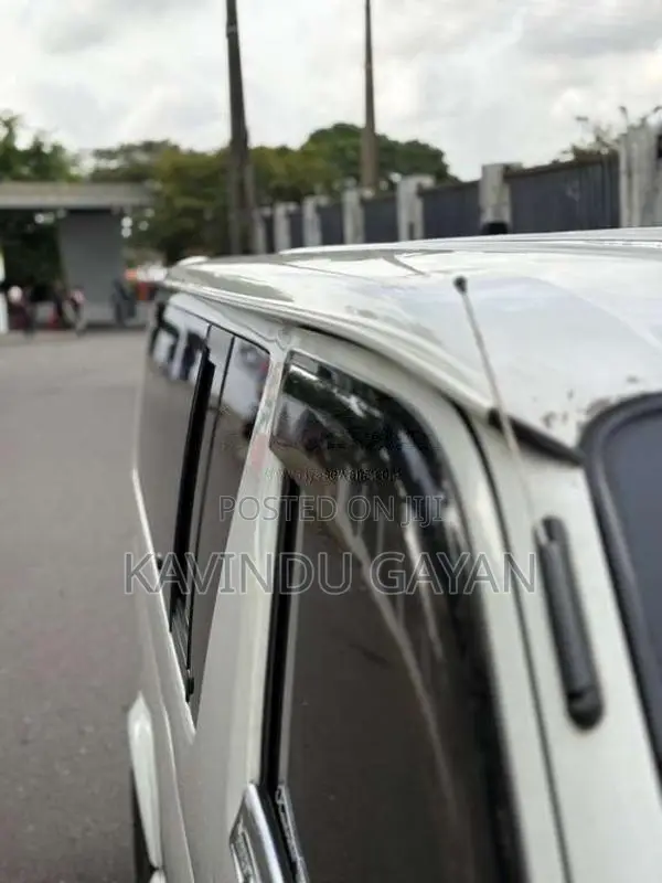 Toyota KDH 200 2005 Van (Used)