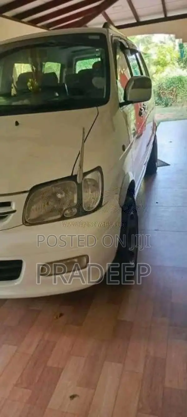Toyota Noah 1999 Van (Used)