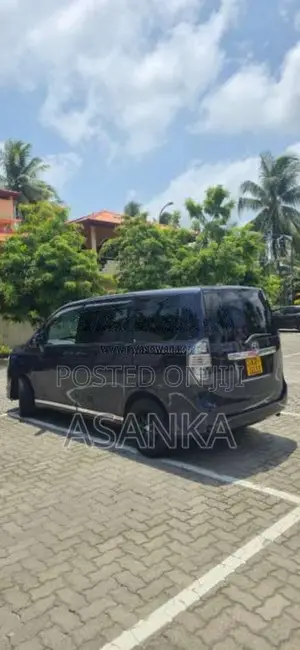 Toyota Voxy 2007 Van (Used)